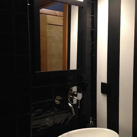 Largo Da Rainha, Estalagem *