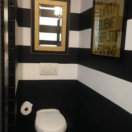 Largo Da Rainha, Penzion *