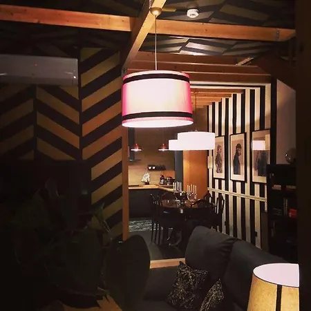 Πανδοχείο Largo Da Rainha, *