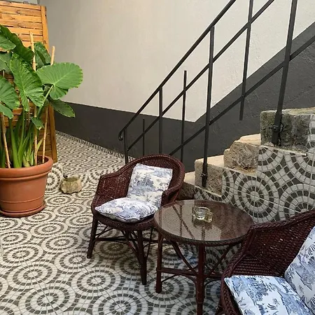 Largo Da Rainha, Πανδοχείο Merciana