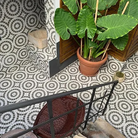 Largo Da Rainha, Merciana