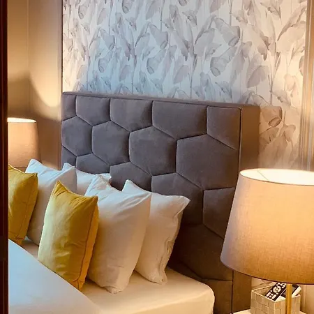 Largo Da Rainha, Πανδοχείο