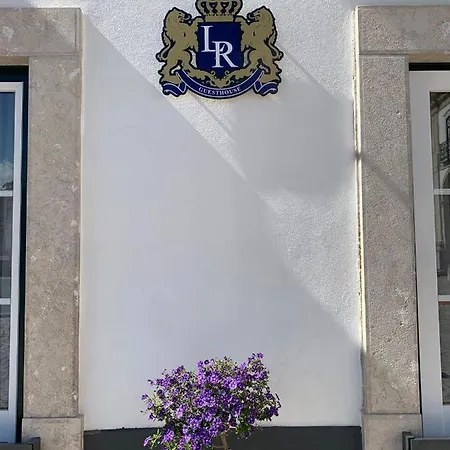 Largo Da Rainha, Penzion