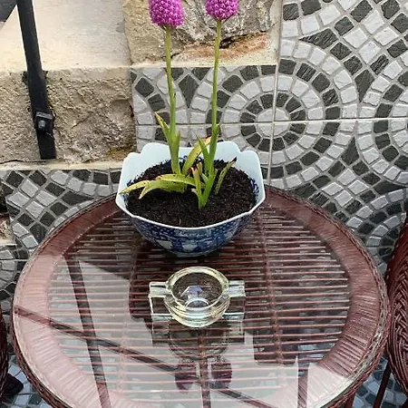 Largo Da Rainha, Πανδοχείο