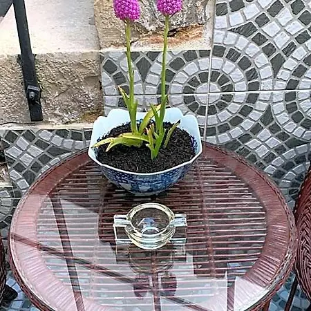 Largo Da Rainha, Han/Misafirhane