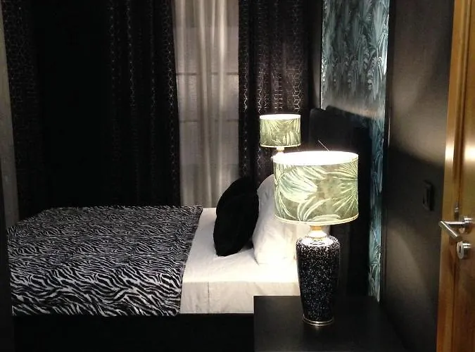 Largo Da Rainha, 宾馆 Merciana