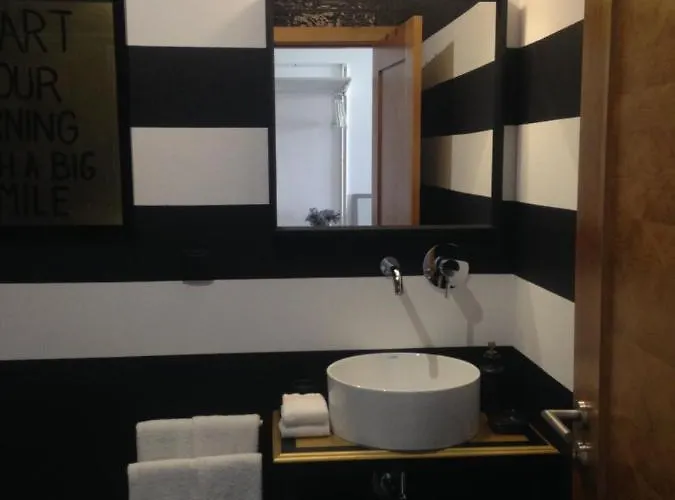 宾馆 Largo Da Rainha, Merciana