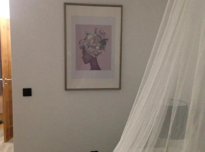 宾馆 Largo Da Rainha, Merciana